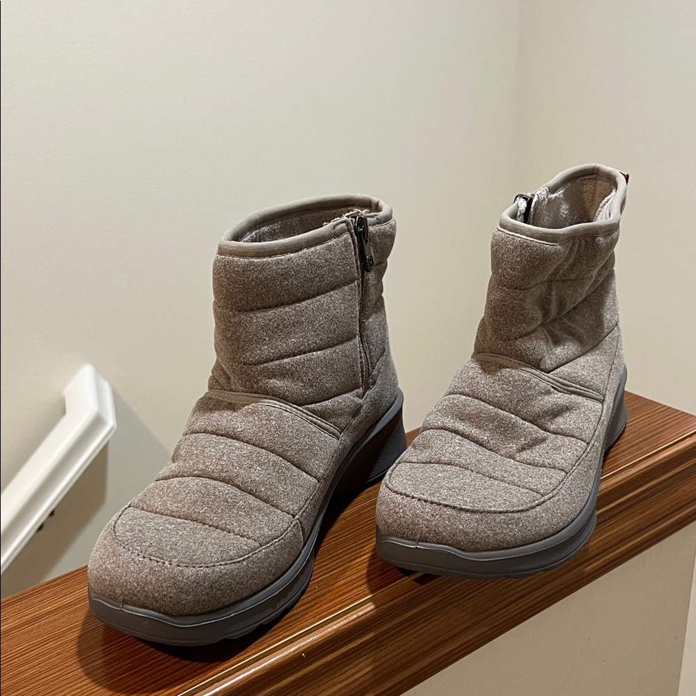 Bzees Taupe Quilted Winter Boots